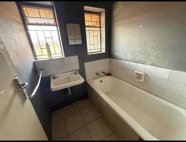 6 BEDROOM HOUSE FOR SALE IN VANDERBIJLPARK SW 5
